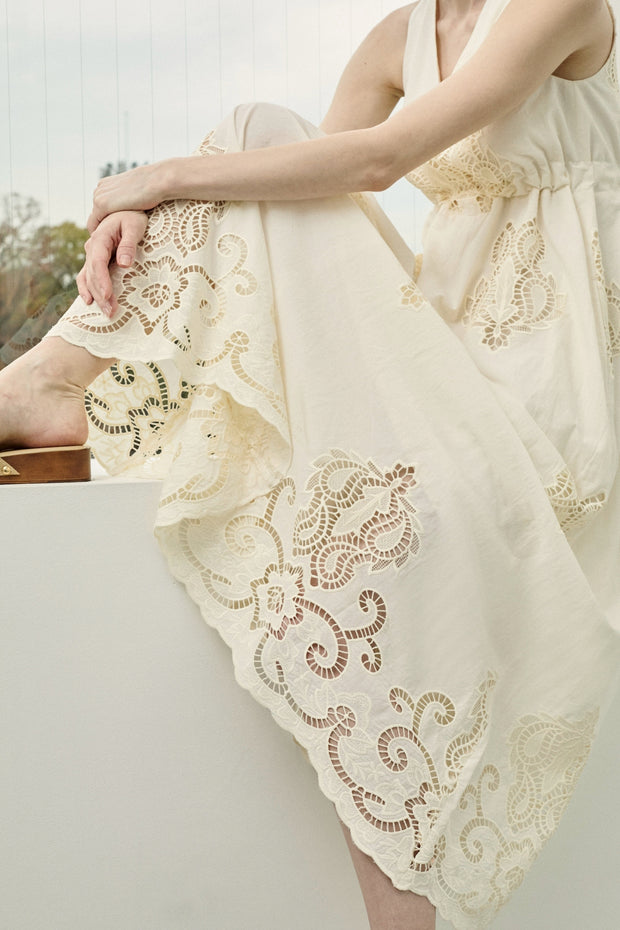 【先行予約】刺繍レースドレス Off White