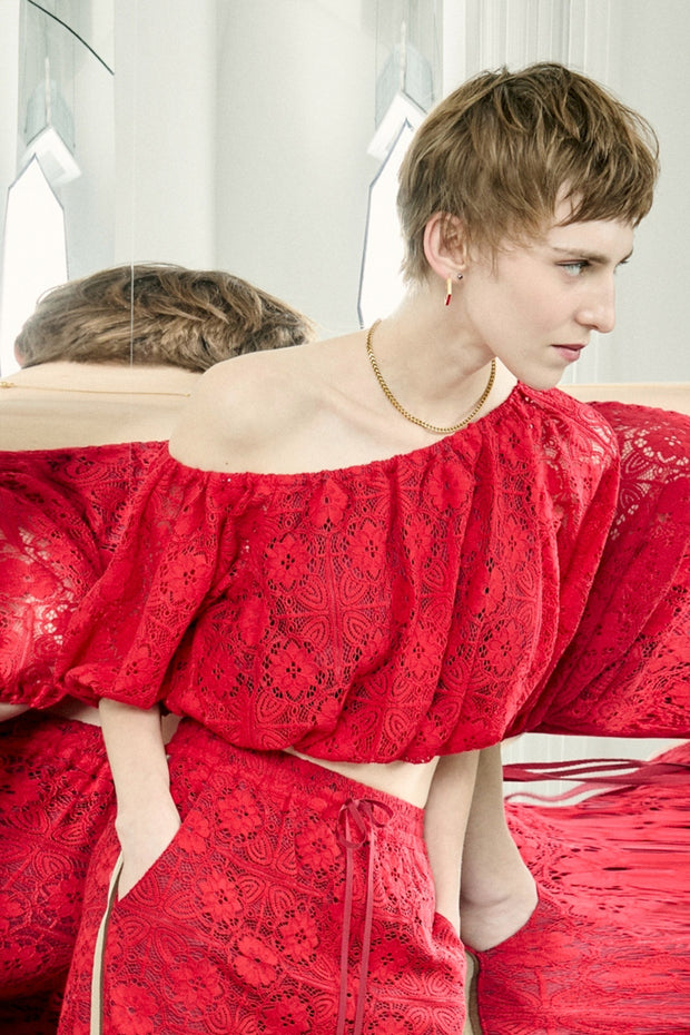 【先行予約】レースワンショルトップ Red